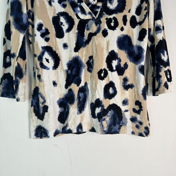 St. John's Shirt Women's Sz M Beige Blue Animal Print Long Sleeve Stretch Knit - Picture 3 of 13